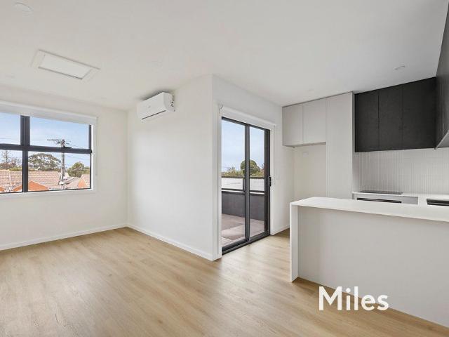 2/8 Dennis Street, Heidelberg Heights