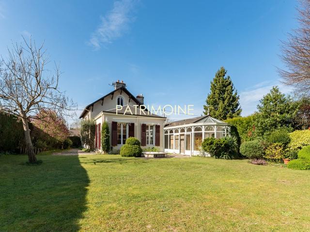 28 Dreux Maison XIX ème 200 m² Jardin 980 m² Paris. 203m² Dreux