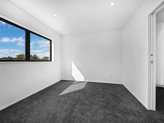 2/8 Friesian Drive, Mangere, Manukau City