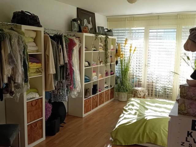 28 m²