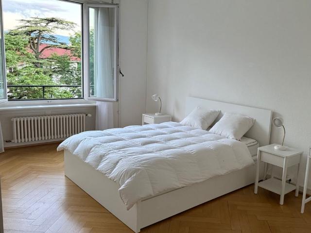 28 m²