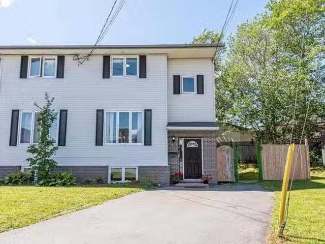 28 Malik Court, Lower Sackville, NS, B4C 3V8 house for sale.