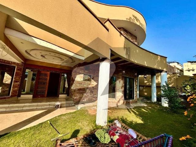 28 Marla Corner House On Prime Location of Phase 7