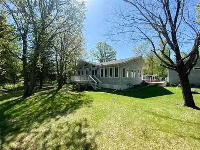 28 Methuen Bay, Hillside Beach, MB, R0E 2A0 house for sale.