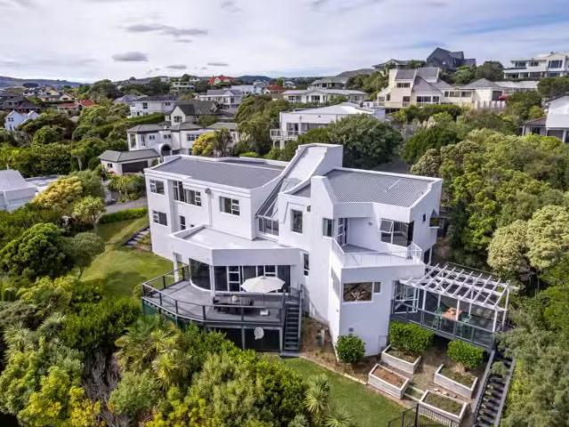 28 Molyneux Close, Whitby, Porirua City