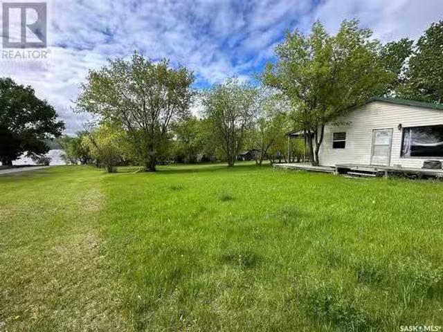 28 Oak Bay, Round Lake, SK, S0A 3Y0 house for sale Listing.