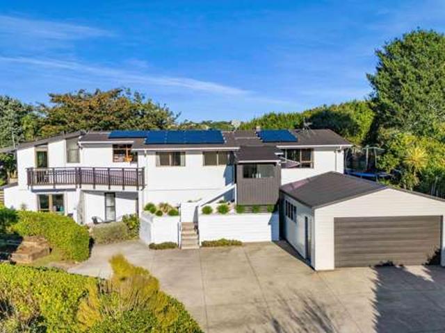 28 Pararewa Drive, Whalers Gate, New Plymouth