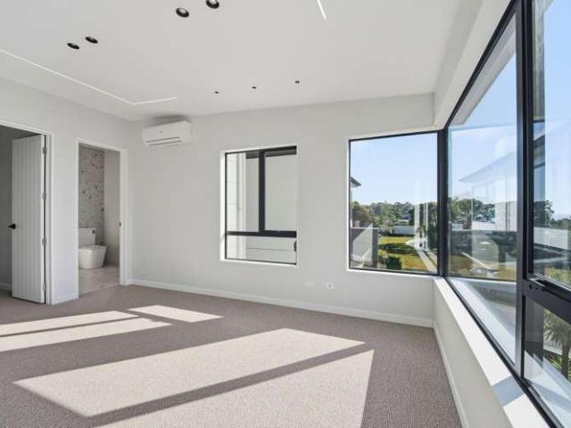 2/8 Park Rise, Campbells Bay, North Shore City