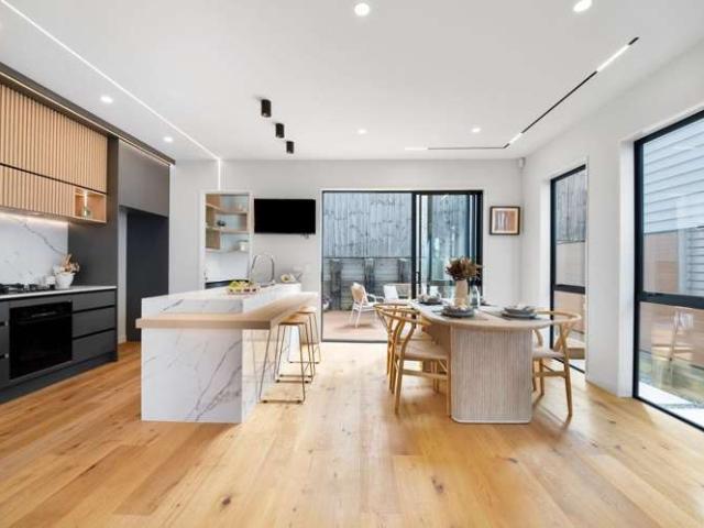 2/8 Park Rise, Campbells Bay, North Shore City