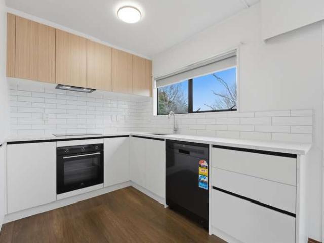 2/8 Sunnyfield Crescent, Glenfield, North Shore City