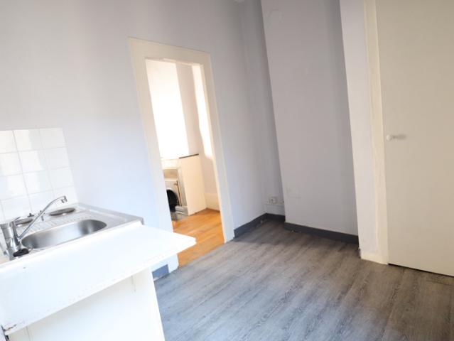 28m2 T1bis RUE DE MARSEILLE TRAM ST ANDRE/METRO GUILLO