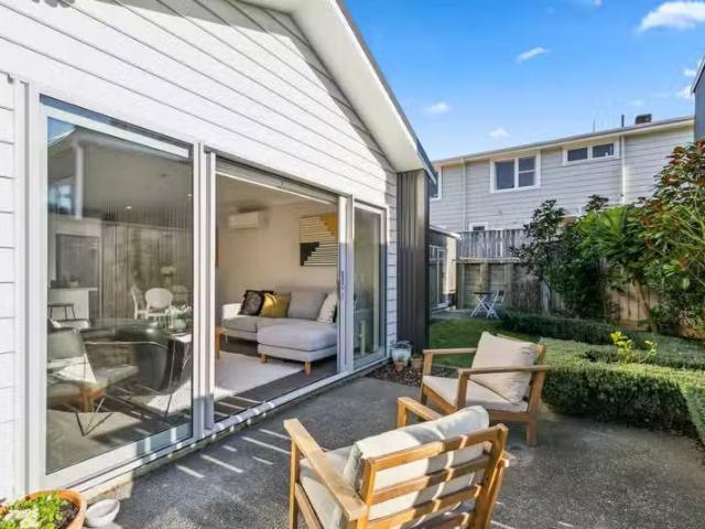 28b Mexted Terrace, Tawa, Wellington City For Sale