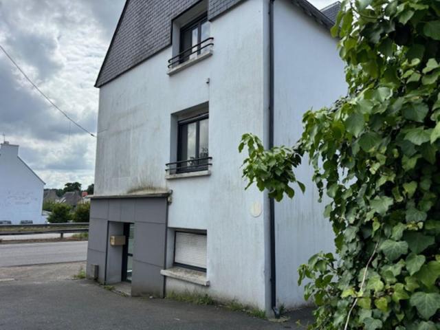29000 QUIMPER Corniguel IMMEUBLE professionnel / Local d'activité ? 150 m² ? Emplacement stratégique