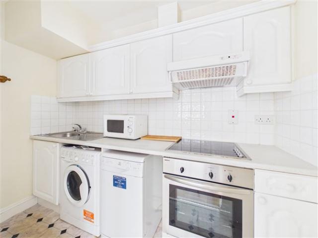 290,000 | Apt 22 Dorest Square, Gardiner Street Upper, Dorset Street, Dublin 1 RE/MAX Partners 5005 MyHome. Ie Residential