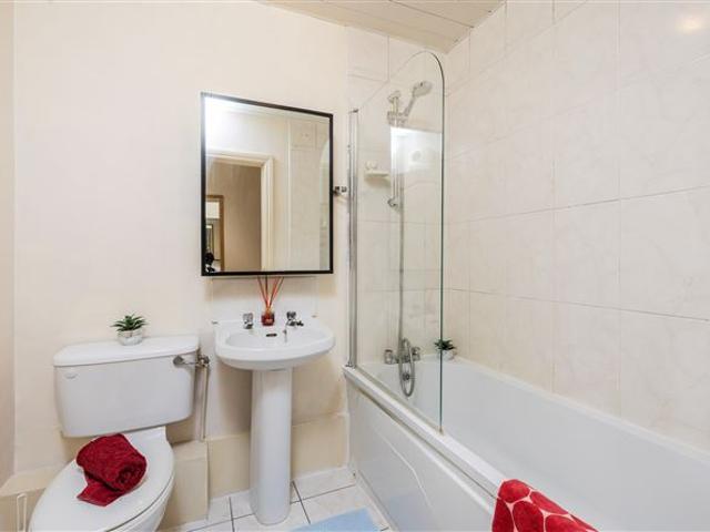 290,000 | Apt 30 Clonliffe Square, Distillery Road, Drumcondra, Dublin 3 O’Connor Estate Agents 5005 MyHome. Ie Residential