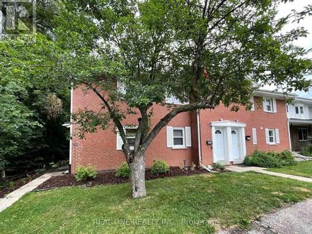290 Westcourt Place, Waterloo, ON, N2L 2R7 townhouse for sale | Listing ID X13547 | Royal LePage