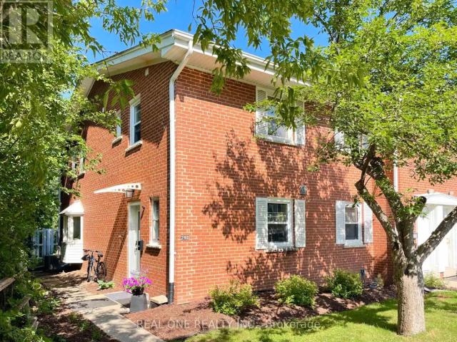 290 WESTCOURT PLACE