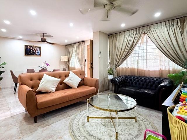 290G Bukit Batok Street 24 HDB Apartment For Sale, $560,000, 3 Bed 2 Bath 1,076 sqft $520.00 psf