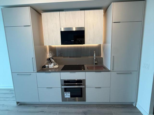 2912 1 Fairview Road, Mississauga | 1+1Beds/1Bath, Condo, $2,100/mo | Condos. Ca