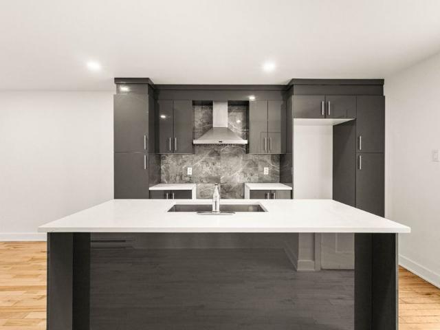 2924 Rue Fleury E