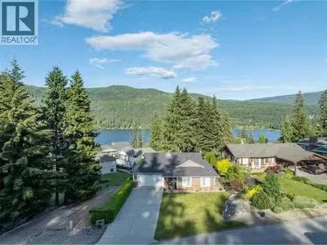 2934 Juniper Crescent, Sorrento, BC, V0E 2W2 house for sale.