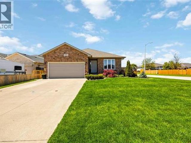 293 Evergreen Trail, Petrolia, ON, N0N 1R0 house for sale | Listing ID 26011 | Royal LePage