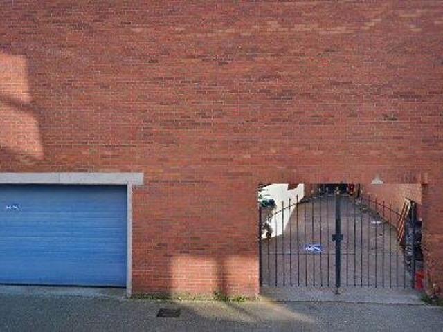 293 m2 office space for sale in Sint Niklaas