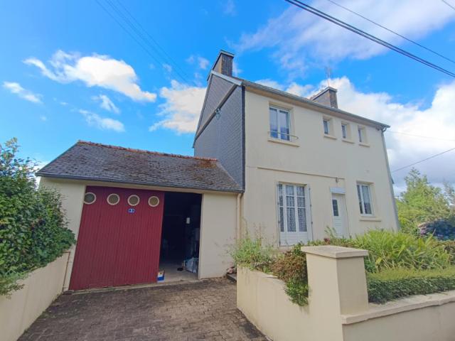 29520 Châteauneuf du Faou maison avec 4 chambres et salle d'eau récente pas de vis à vis