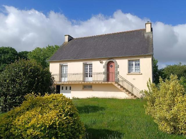 29530 Plonevez du Faou maison de 121 m² année 1975 4 chambres sous sol complet