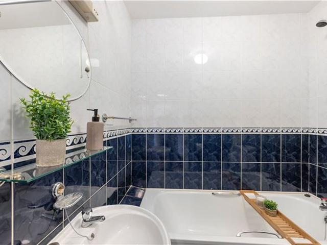 295,000 | Apartment 26, Lee Vista, Lee Road, Cork City Lisney Sotheby's International Realty Cork 4991 MyHome. Ie Residential
