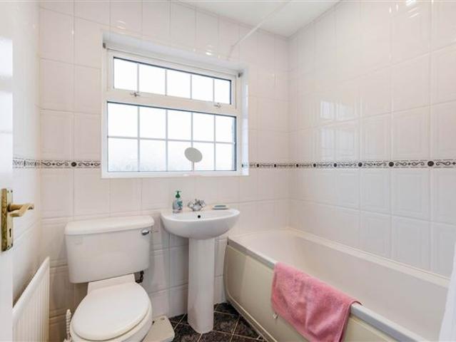 295,000 | 30 Hawthorn Cresent, Bay Estate, Dundalk, County Louth Greene Finance & Property 4987 MyHome. Ie Residential