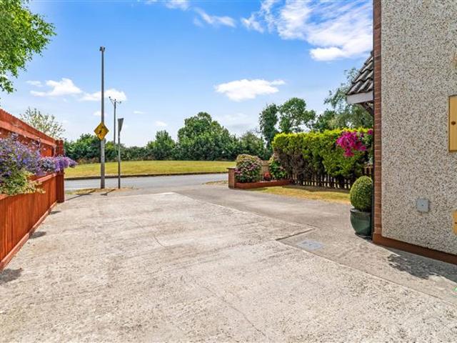 295,000 | 44 Ros na Ri, Commons Road, Navan, Co. Meath Sherry FitzGerald Reilly 5018 MyHome. Ie Residential
