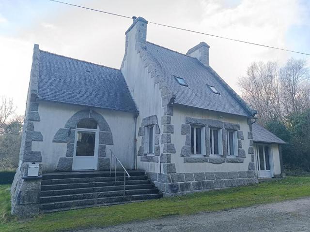 29690 Huelgoat viager occupé 1 tête 1 homme 82 ans Beaux villages touristiques du Centre Bretagne Toutes commodités