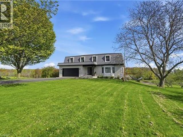296 Ridge Road W, Grimsby, ON, L3M 4E7 house for sale | Listing ID 40832 | Royal LePage