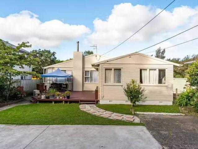 298 Main Road, Tawa, Wellington City For Sale