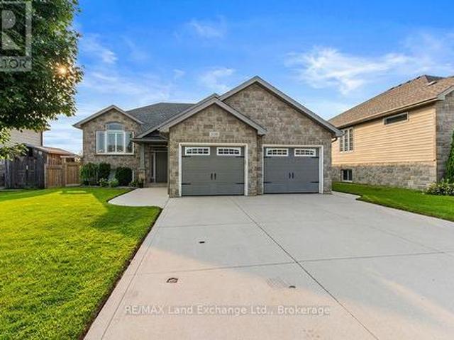 298 Stickel Street, Saugeen Shores, ON, N0H 2C1 house for sale | Listing ID X13681 | Royal LePage
