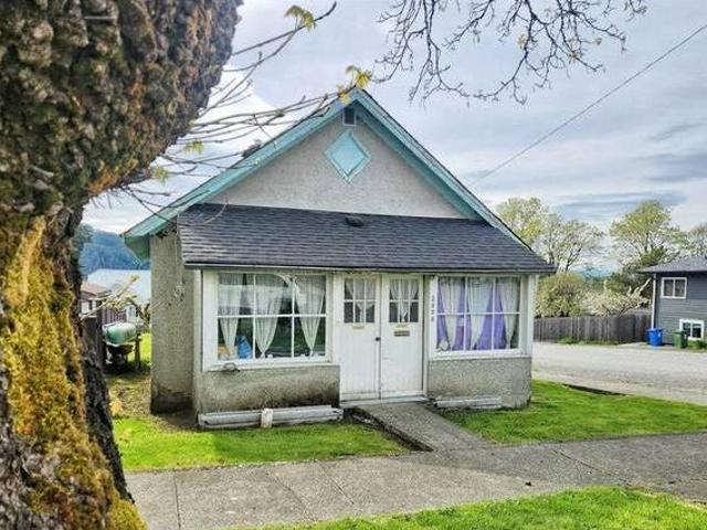2998 1st Ave Port Alberni BC V9Y 1Y2 For Sale