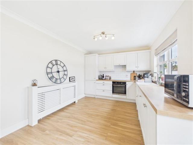 299,000 | 63 Rowan View, Sixmilebridge, Co. Clare Sherry FitzGerald McMahon 5022 MyHome. Ie Residential