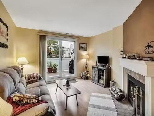 299 Lancaster Tc Nw, Edmonton, AB, T5X 5T7 townhouse for sal.