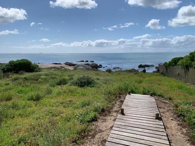 299 m² Land available in St Helena Views