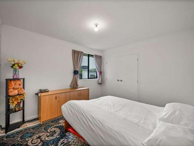 29 Woodbank Drive, Glen Eden, Waitakere City