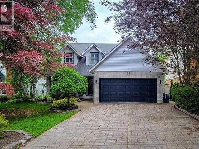 29 Woodside Square, Fonthill, ON, L3E 0M7 house for sale | Listing ID 40845 | Royal LePage