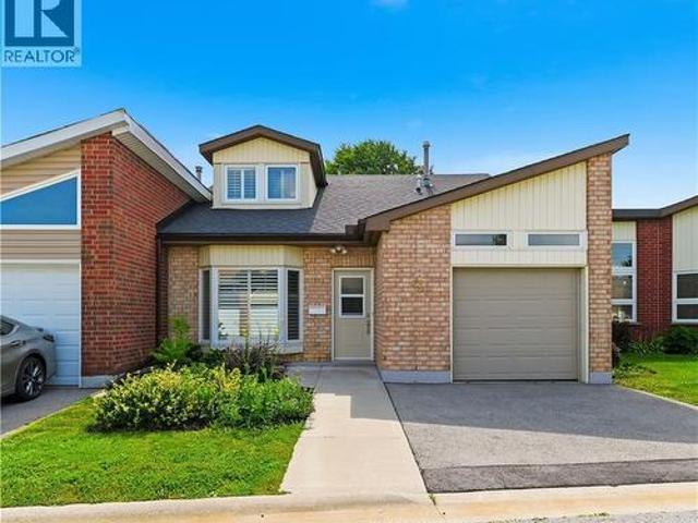29 Archdeacon Clark Trail, Hamilton, ON, L9B 2M1 house for sale | Listing ID 40843 | Royal LePage