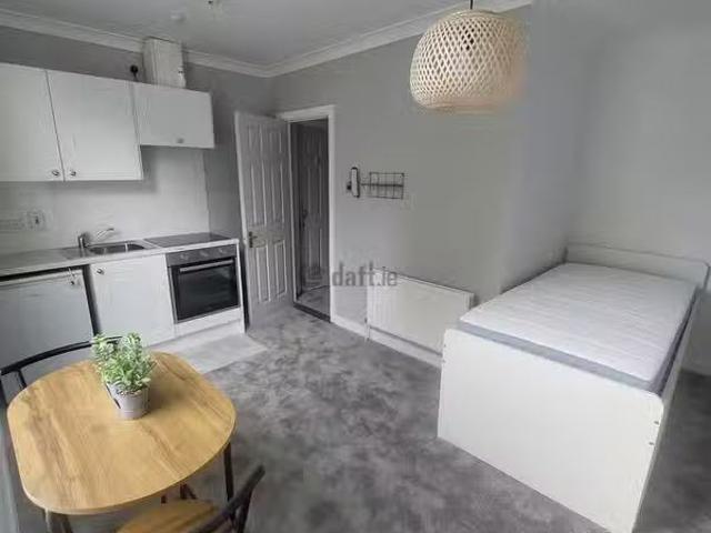 29 Brighton Square, Dublin 6, Terenure, Dublin 6 is for rent