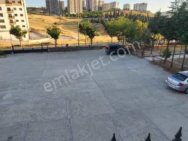 29 Ekim'de Siteye Ait Hisseleri İle Birlikte Satılık 3+1 Daire