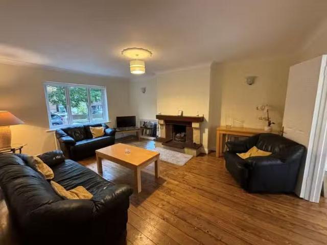 29 Foxrock Mount, Dublin 18, Foxrock, Dublin 18 is for rent