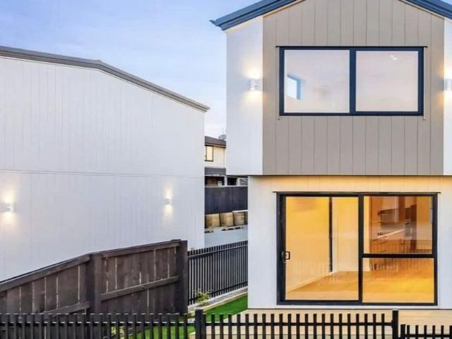 2/9 Grande Vue Road, Papatoetoe, Manukau City