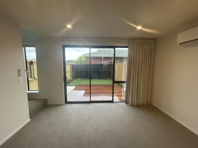 2/9 Marcroft St, Woolston