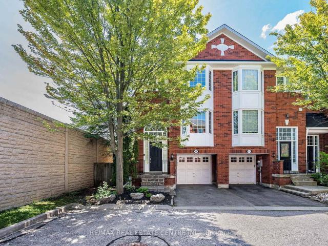 29 Mosaics Avenue, Aurora | 3Beds/3Bath, Townhouse, $779,000 | Condos. Ca