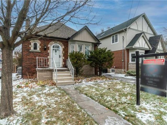 29 QUEENSDALE Avenue E